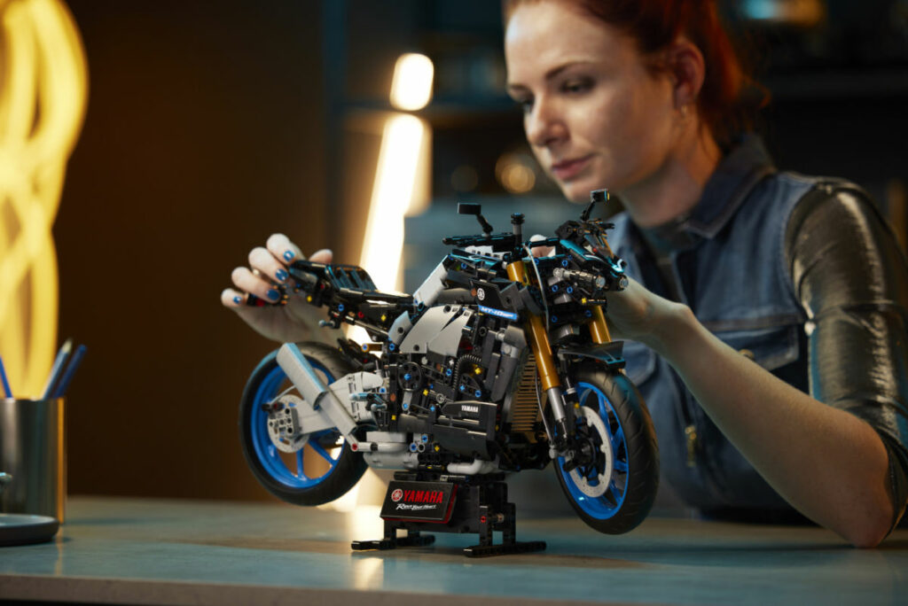 LEGO Technic Yamaha MT-10 SP