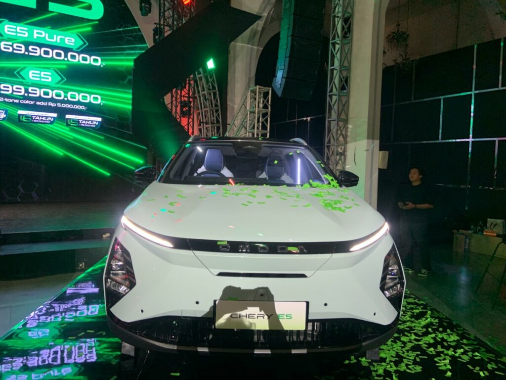 Bawa Tampilan Futuristik, Chery C5 & E5 Resmi Mengaspal di Indonesia