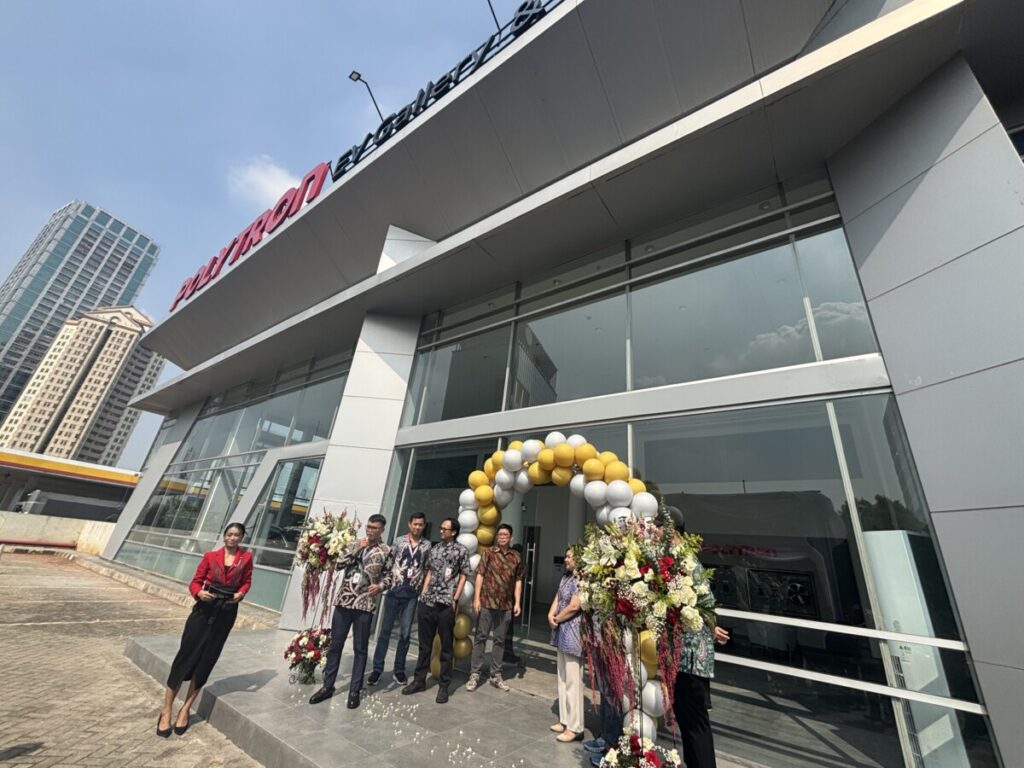 showroom ev polytron