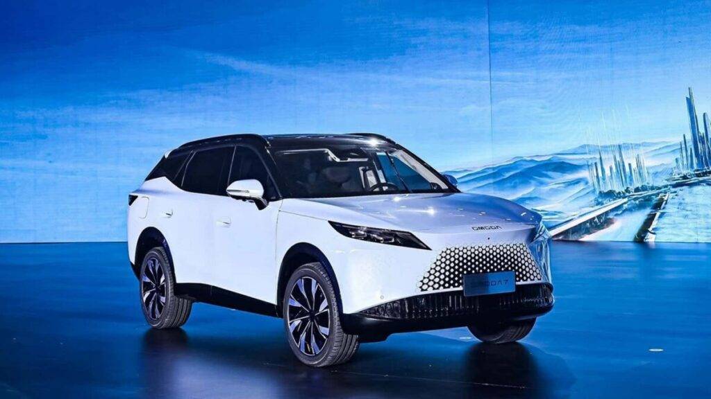 OMODA O7 Perkenalkan Teknologi Parkir Otomatis Tercanggih di Kelasnya, Membuka Era Mobil Pintar Generasi Baru omoda