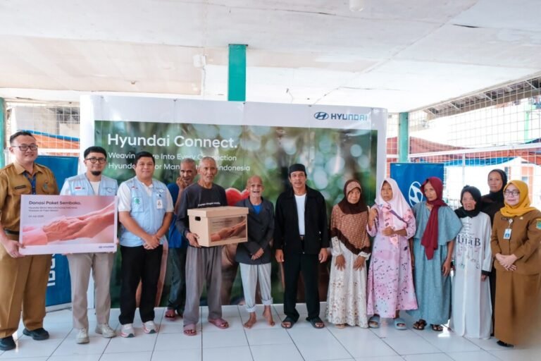 A Form of Care for the Elderly, Hyundai Indonesia Distributes Hundreds of Nutritious Food Packages in Bekasi Hyundai