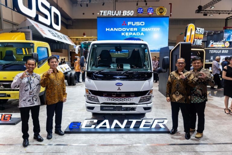 Akselerasi Logistik Ramah Lingkungan, Fuso eCanter Resmi Jadi Armada Baru PT Fastana Logistik Indonesia Fuso